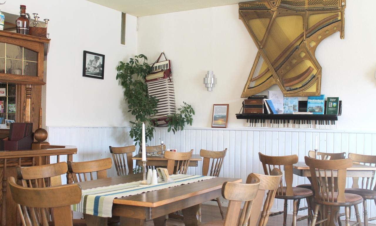 Hotel Ratscafe Ueckeritz ภายนอก รูปภาพ